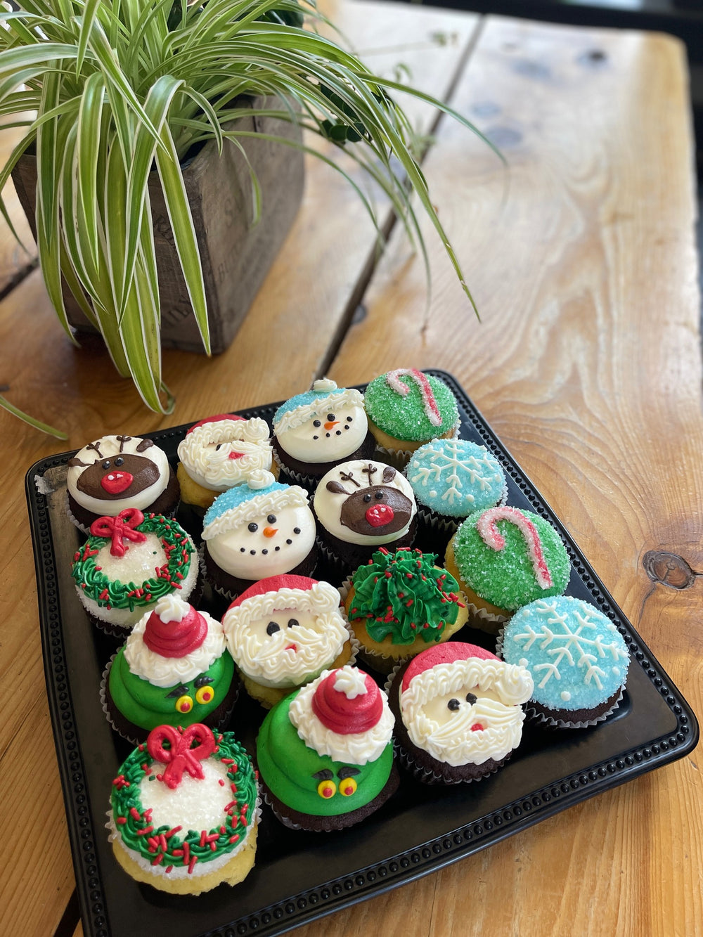 Holiday Cupcakes (6 Pack)